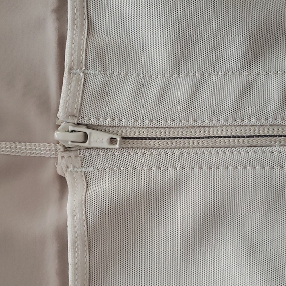 Compression - Picture 5 of 9